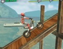 障害物を乗り越えて進むモトクロスバイクゲーム トライアル マニア